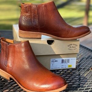 Kork-ease booties, Velma Rust in Rum ( Cognac)